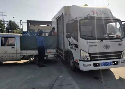 消除道路隱患，市交通運輸執(zhí)法局查處非法液化石油氣運輸